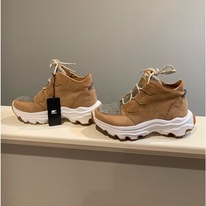 NWT, Sorel Women’s Kinetic Breakthru Caribu Waterproof Boot